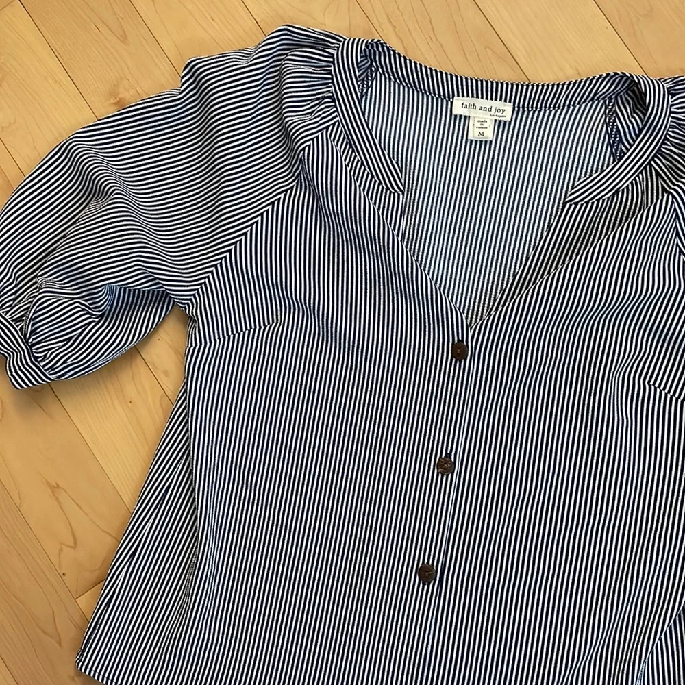 Francesca’s Faith & Joy striped blouse size medium - Picture 2 of 8